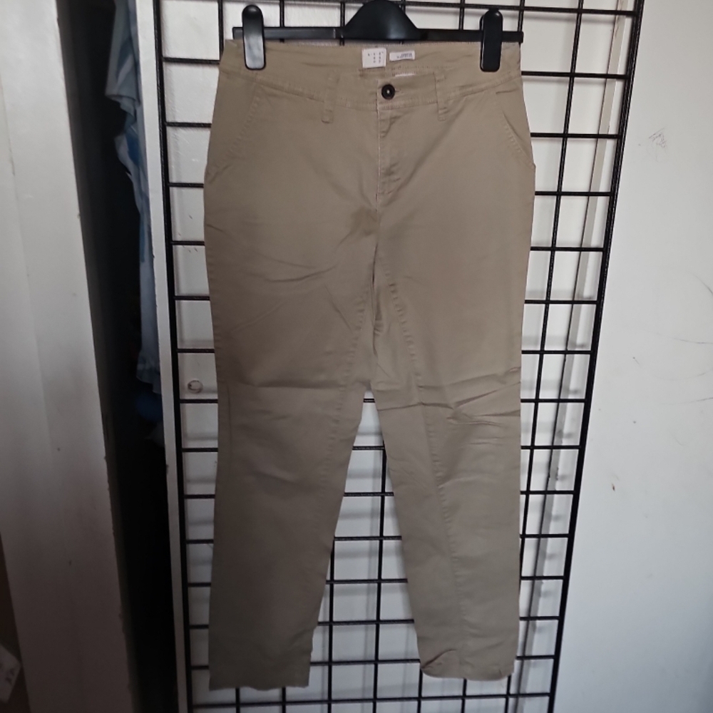 Women's Skinny Jeans in Tan